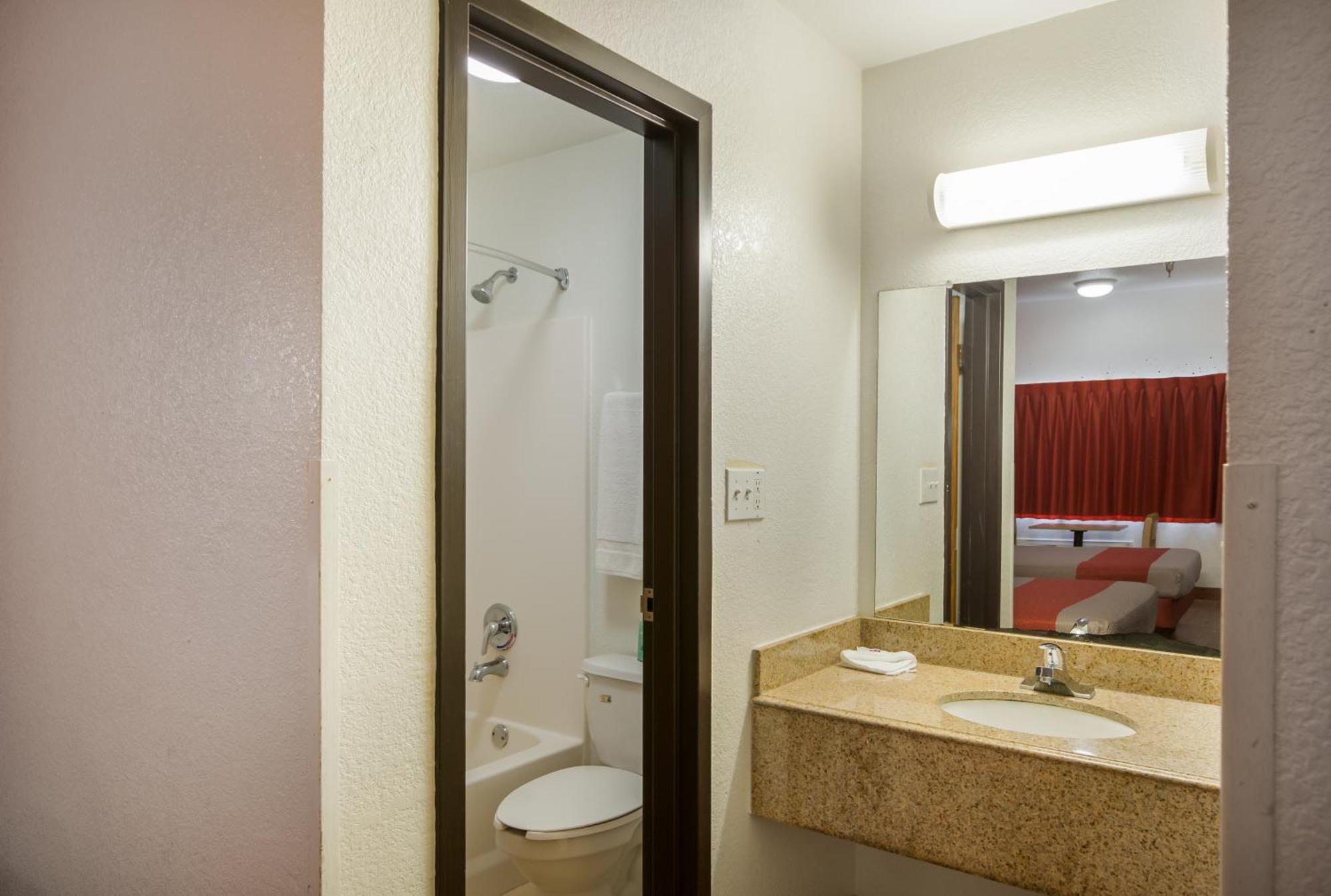 Americas Best Value Inn & Suites Humble Exteriör bild